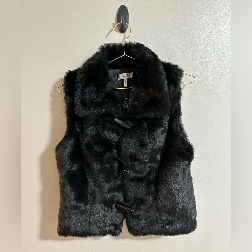 Metro 7 Faux Fur Black Vest size Small. New without tag